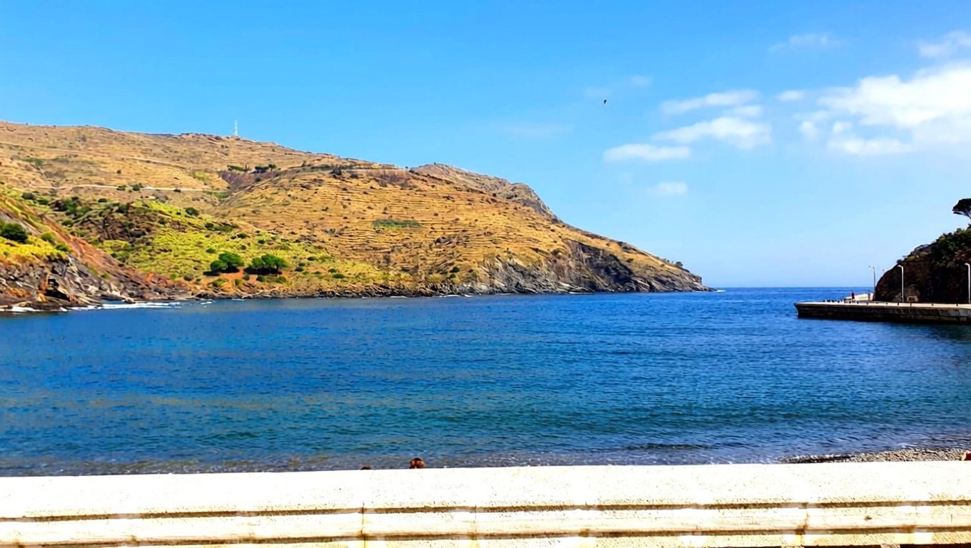 Chalet en venta con acceso directo a la playa en Portbou — Terraza mar