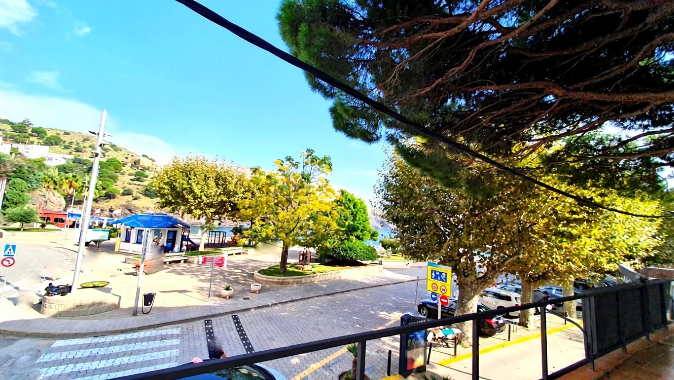 Chalet en venta con acceso directo a la playa en Portbou — Dormitorio