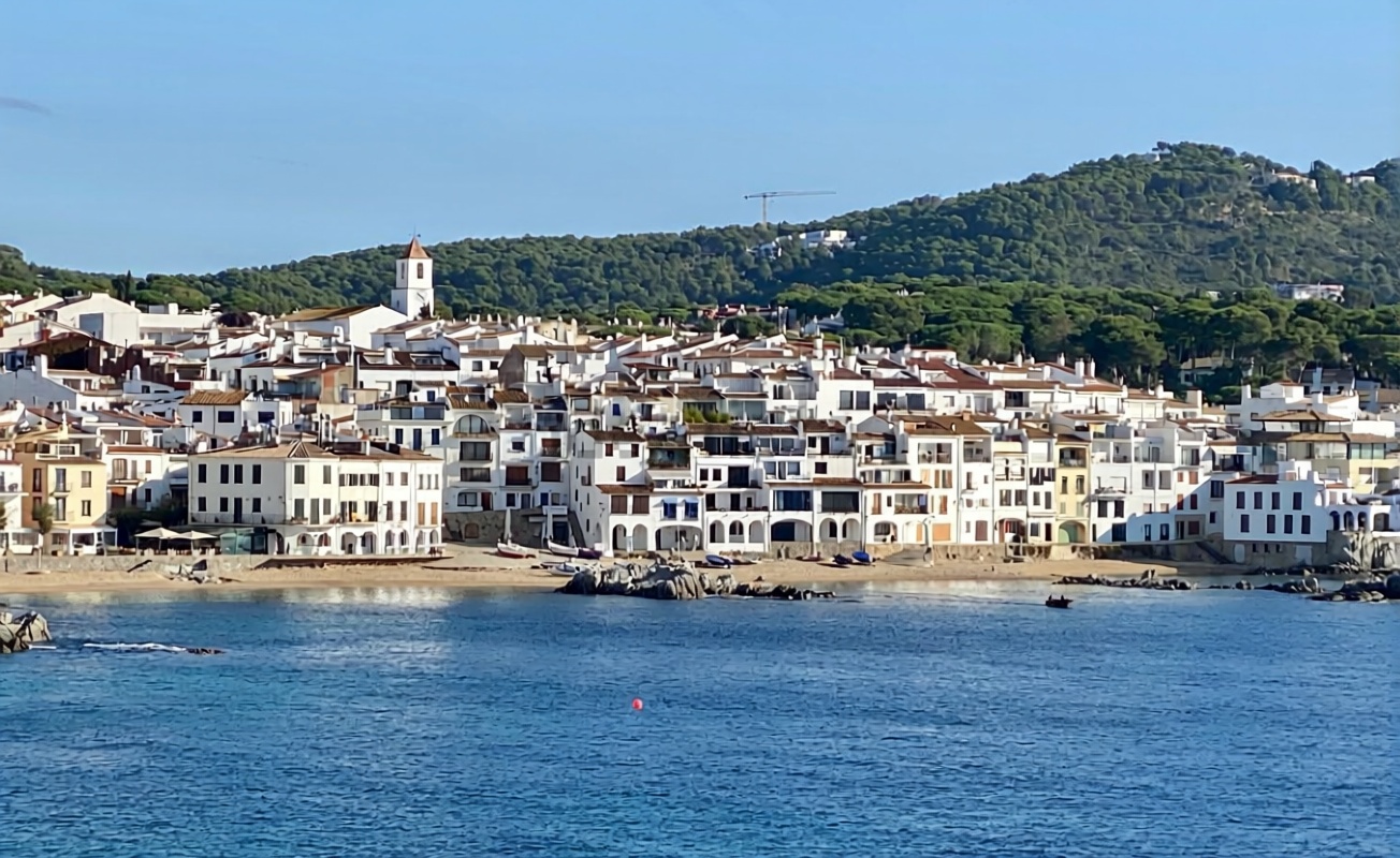 Casa en venta con acceso directo a la playa en Calella — Terraza mar