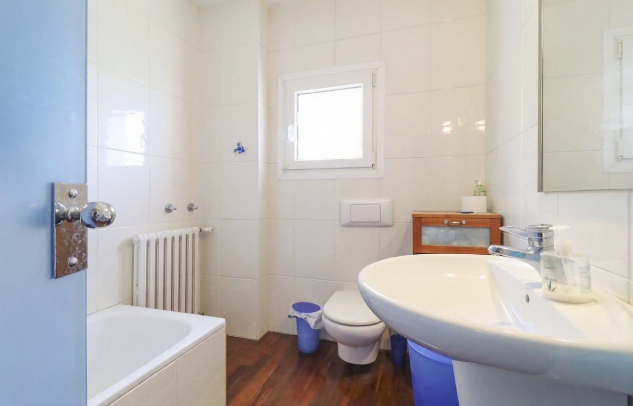Chalet en venta con acceso directo a la playa en Llançà — Dormitorio