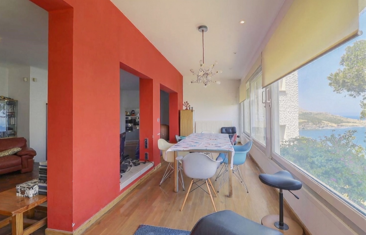 Chalet en venta con acceso directo a la playa en Llançà — Dormitorio