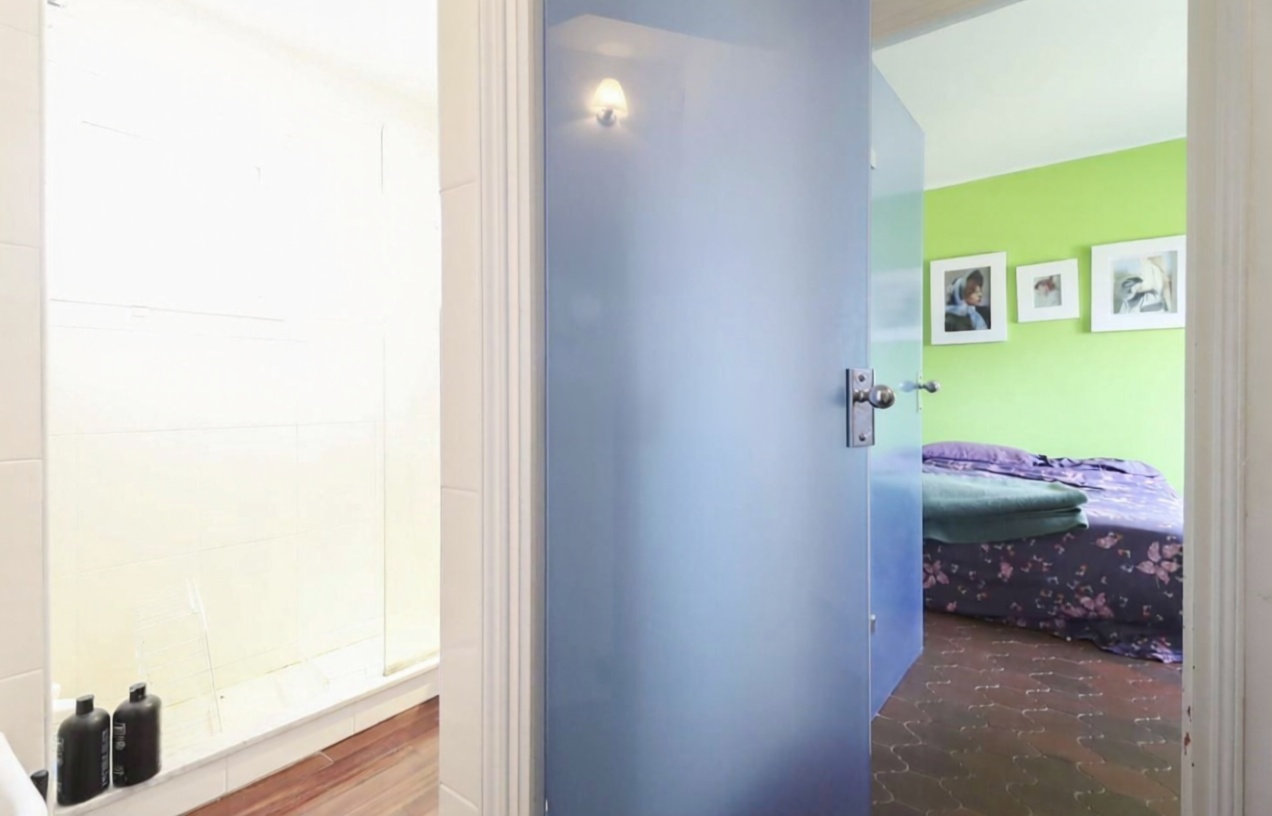 Chalet en venta con acceso directo a la playa en Llançà — Baño