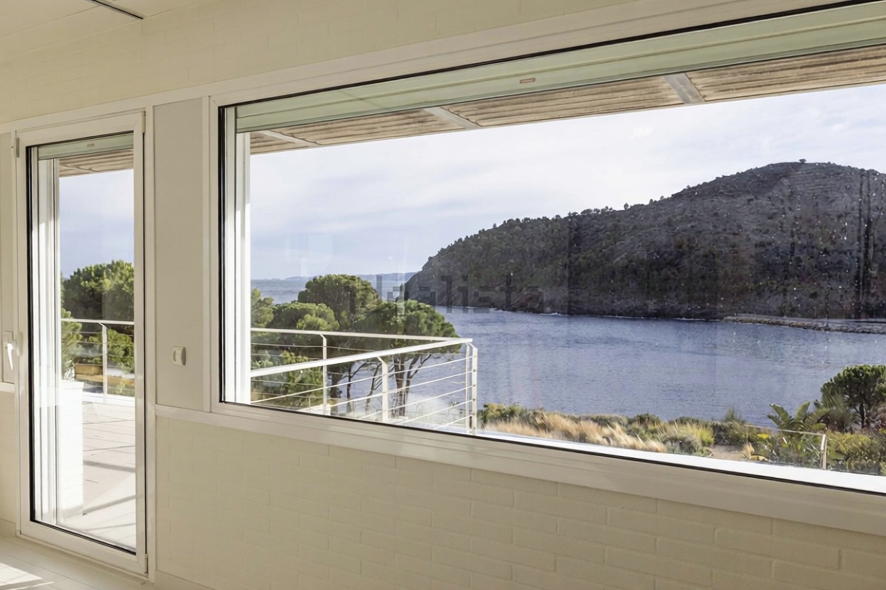 Chalet zum Verkauf mit direktem Strandzugang in Colera — Meerblick