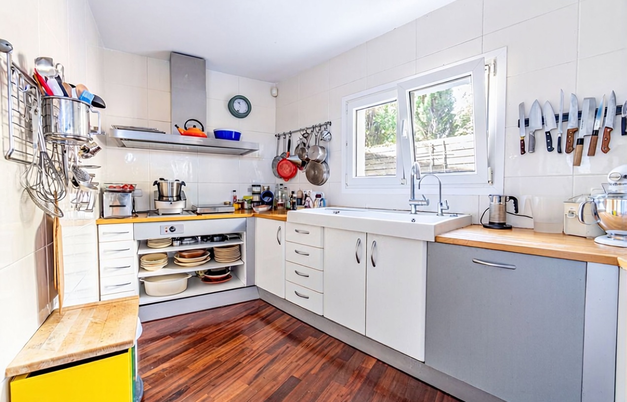Chalet for sale with direct beach access in Llançà — Kitchen