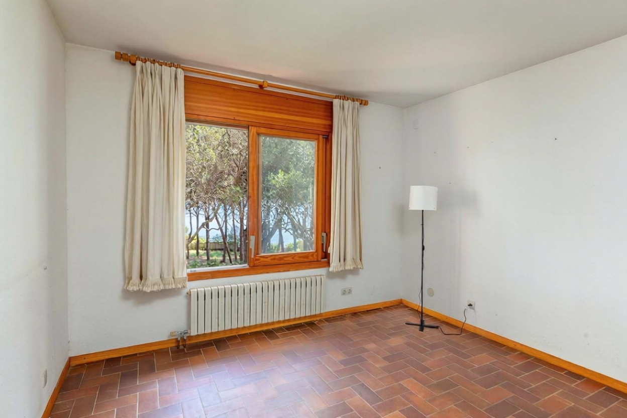 Chalet en venta con acceso directo a la playa en Alt Empordà, Girona — Dormitorio