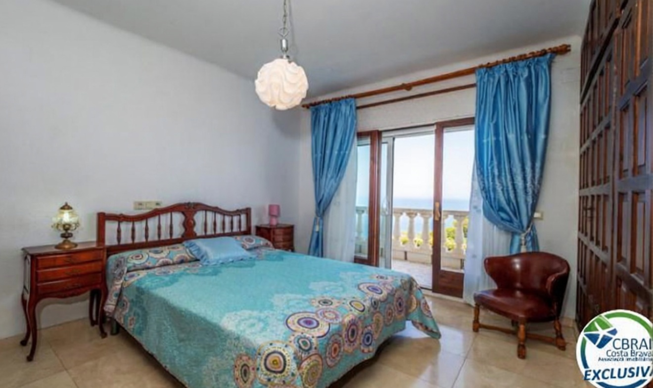 Chalet en venta con acceso directo a la playa en El Port de la Selva — Dormitorio