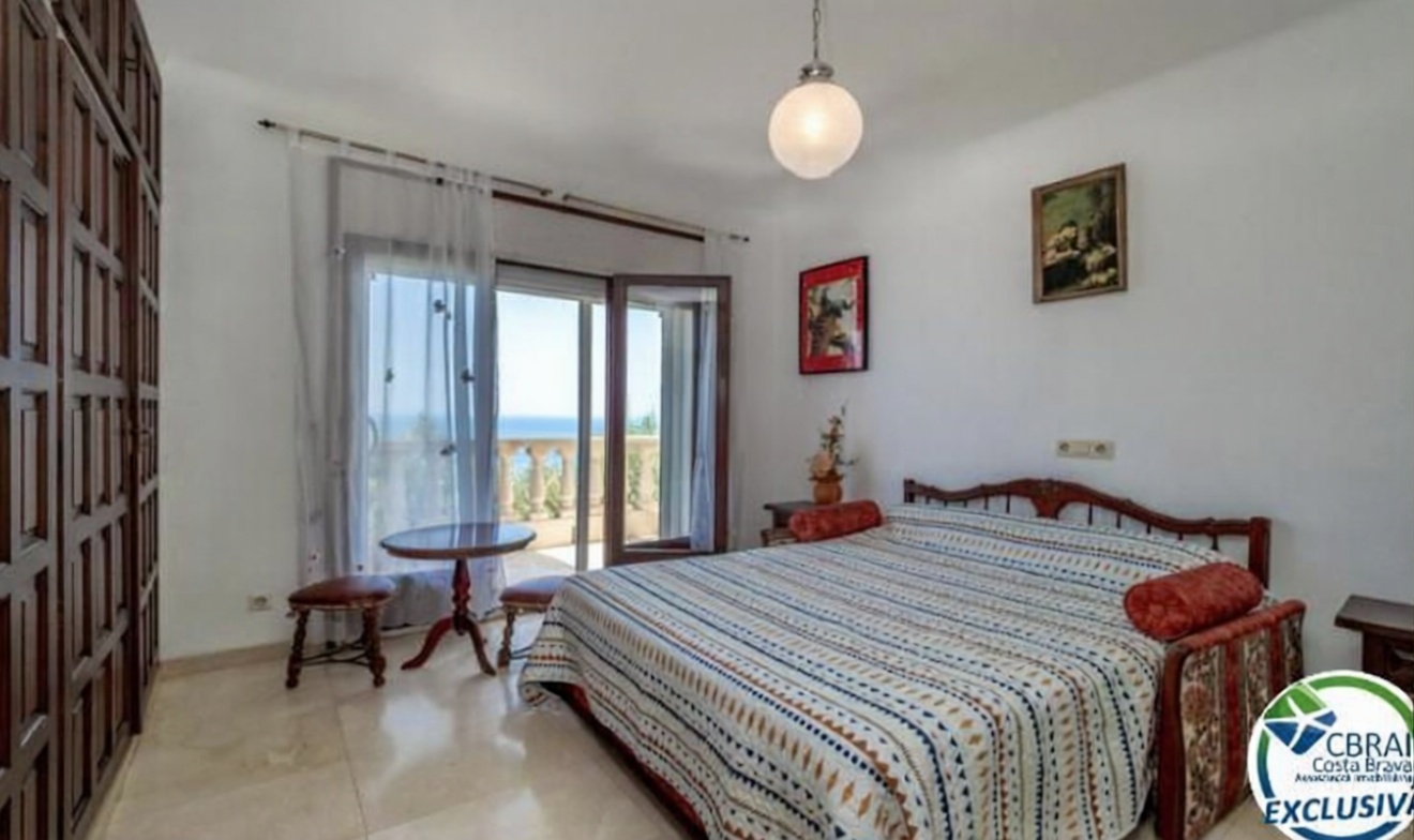 Chalet en venta con acceso directo a la playa en El Port de la Selva — Dormitorio