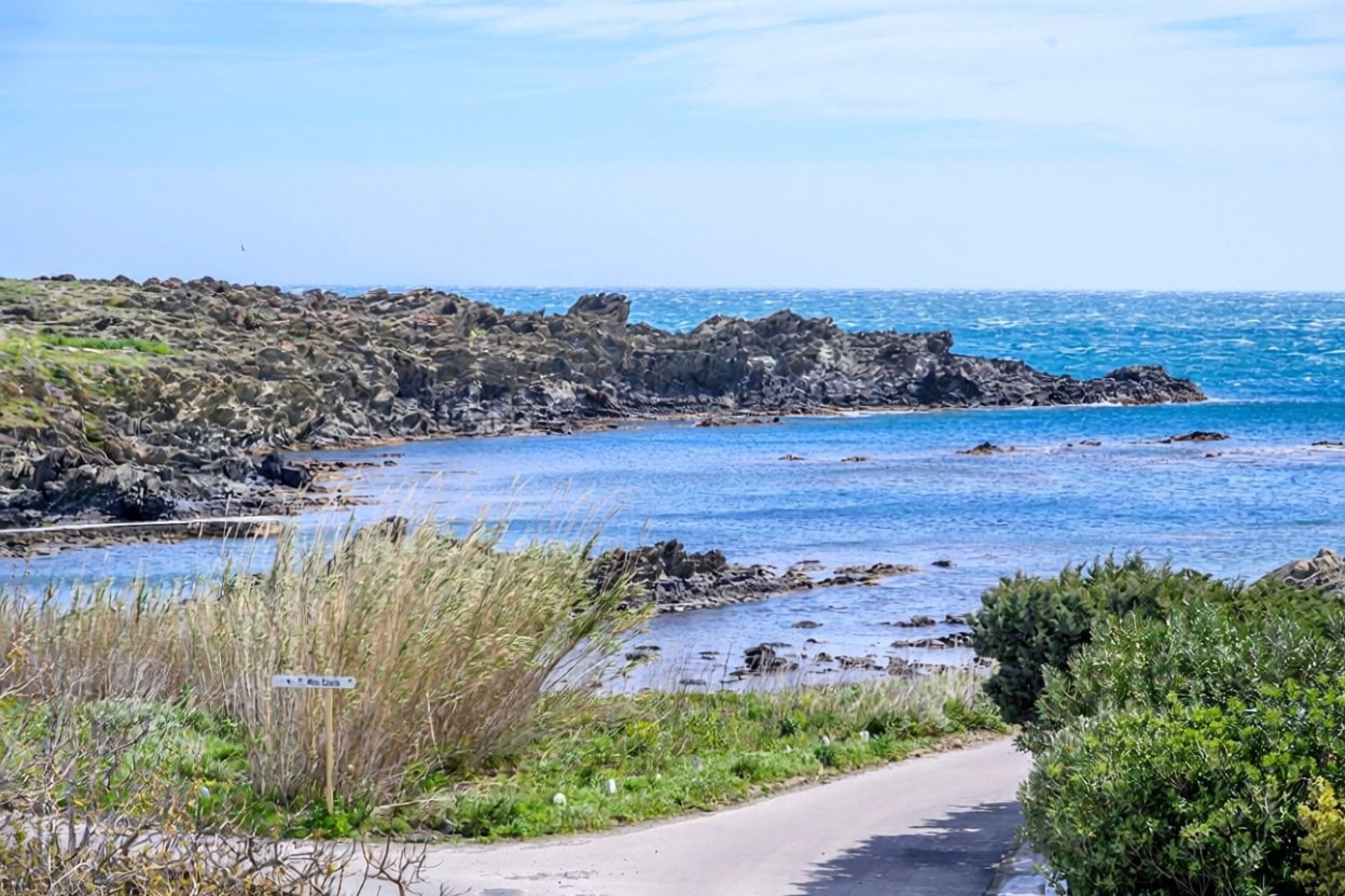 Chalet en venta con acceso directo a la playa en Cadaqués — Vista mar