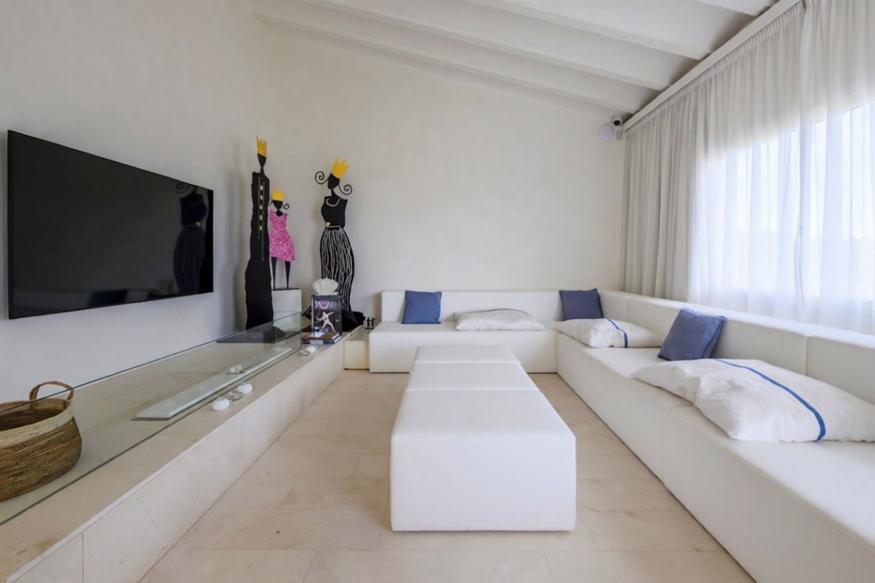 Chalet en venta con acceso directo a la playa en Cadaqués — Salón