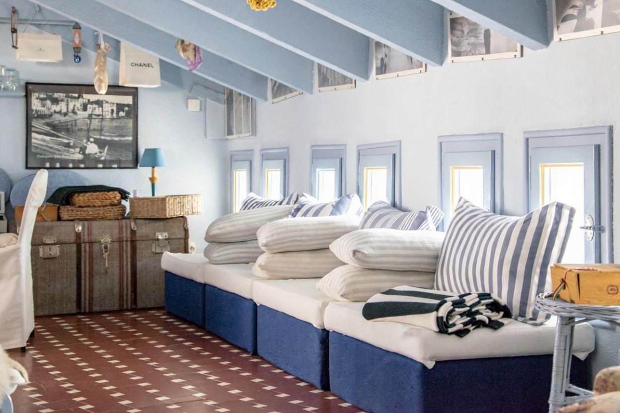 Chalet for sale with direct beach access in Cadaqués — Bedroom