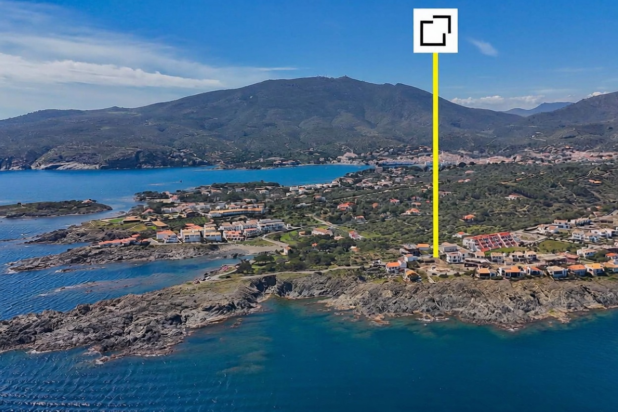 Chalet en venta con acceso directo a la playa en Alt Empordà, Girona — Aérea