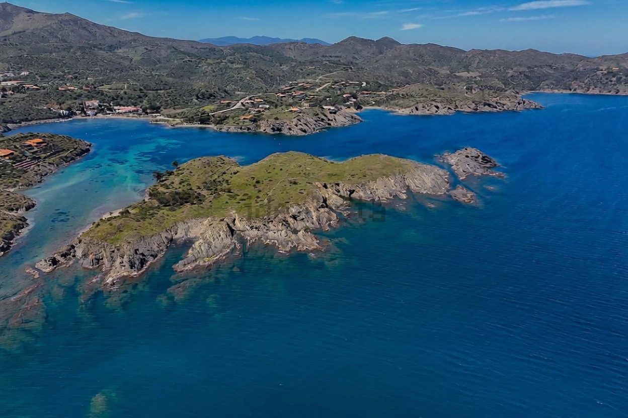 Chalet en venta con acceso directo a la playa en Alt Empordà, Girona — Aérea