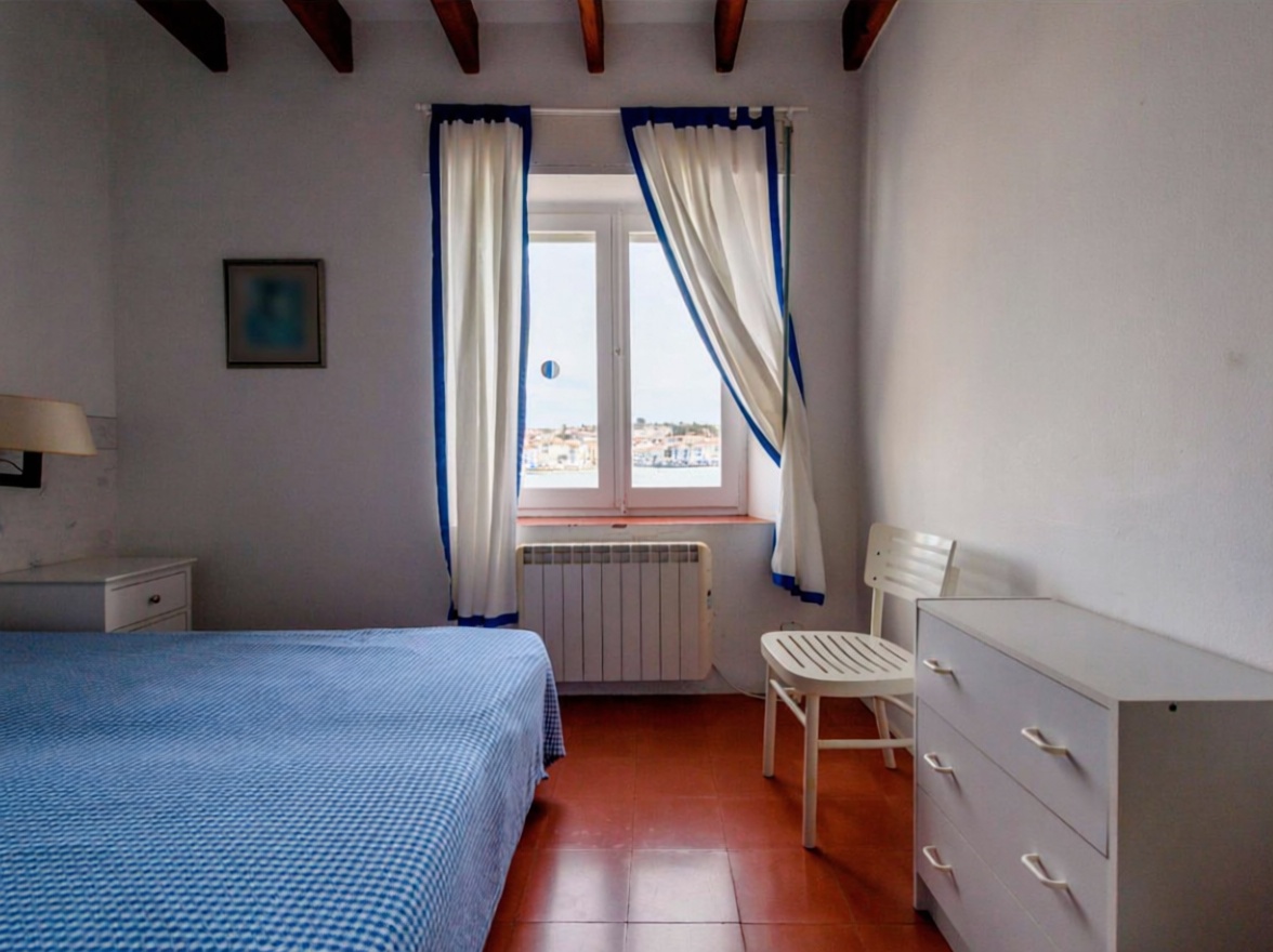 Chalet en venta con acceso directo a la playa en Cadaqués — Dormitorio