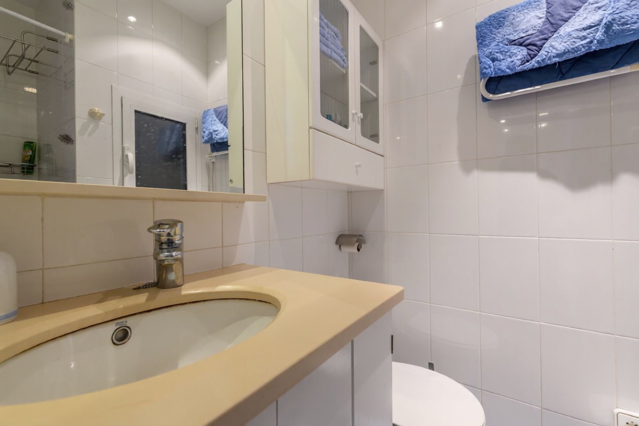 Chalet en venta con acceso directo a la playa en Cadaqués — Baño