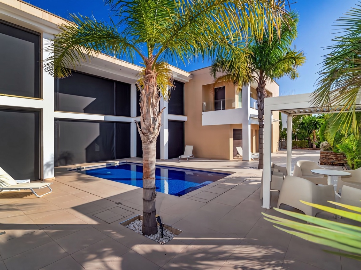 Chalet en venta con acceso directo a la playa en Santa Margalida