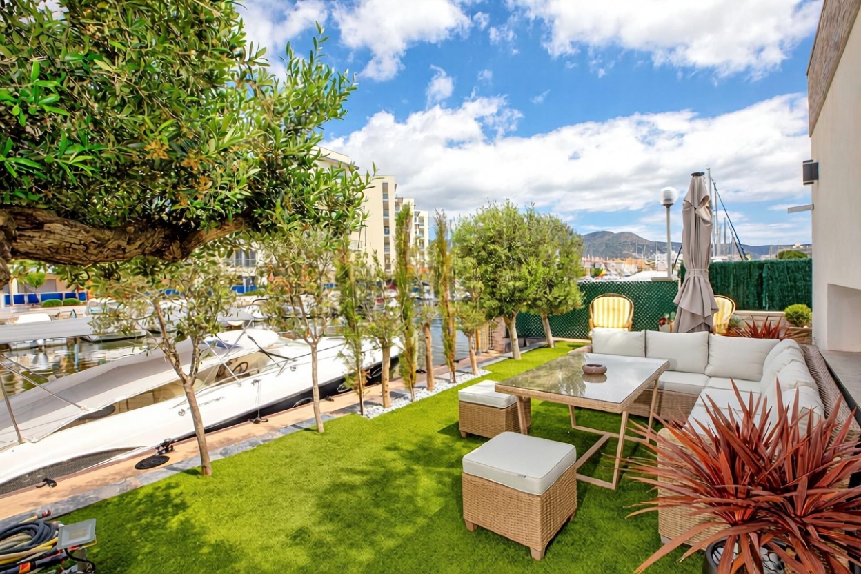 Chalet zum Verkauf mit direktem Strandzugang in Santa Margalida — Meerterrasse