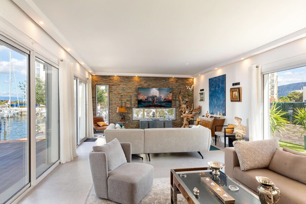 Chalet zum Verkauf mit direktem Strandzugang in Santa Margalida — Wohnzimmer