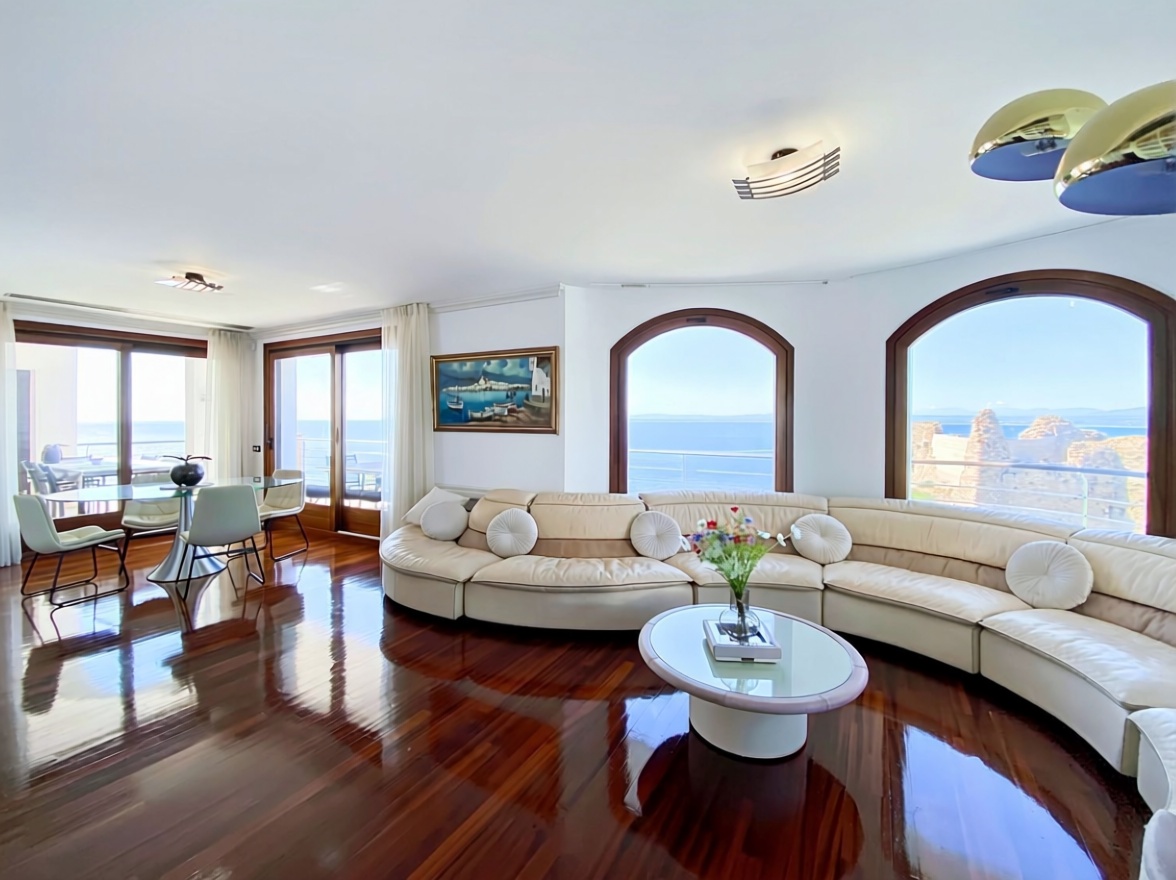 Chalet zum Verkauf mit direktem Strandzugang in Roses — Wohnzimmer