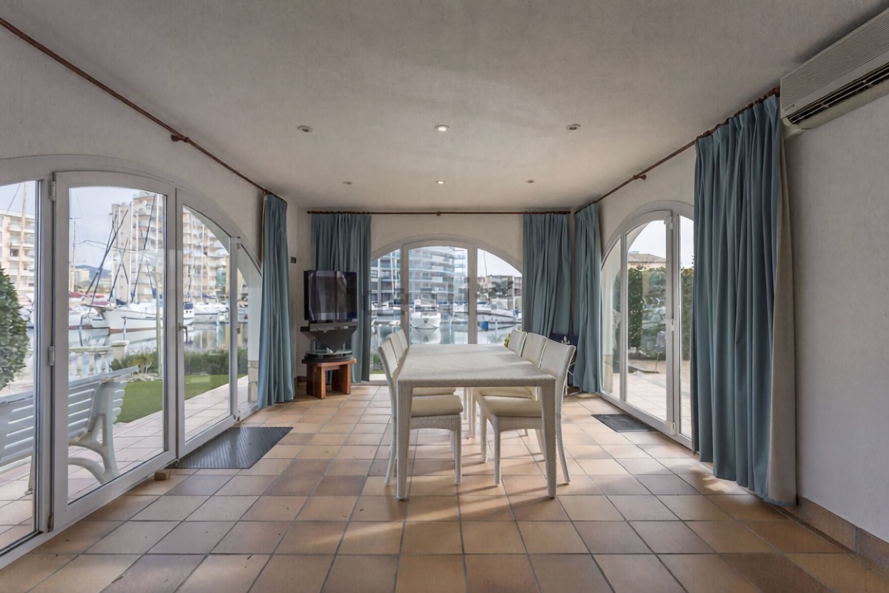Chalet en venta con acceso directo a la playa en Santa Margalida