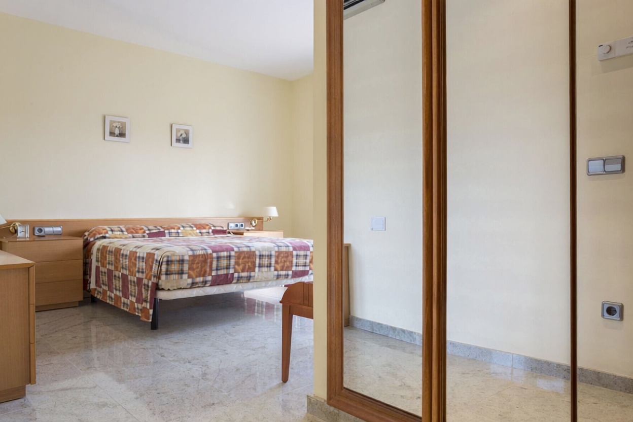 Chalet en venta con acceso directo a la playa en Santa Margalida — Dormitorio