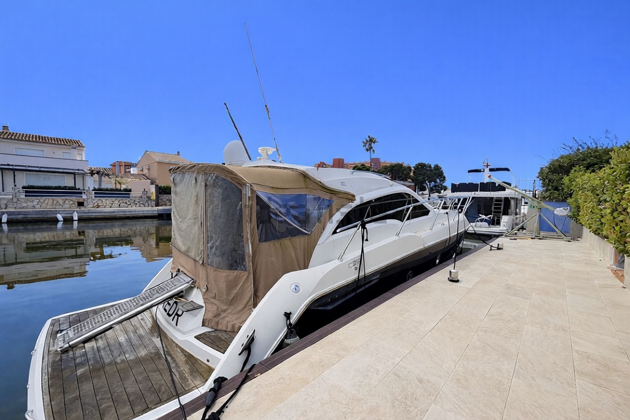 Chalet en venta con acceso directo a la playa en Santa Margalida — Vista mar