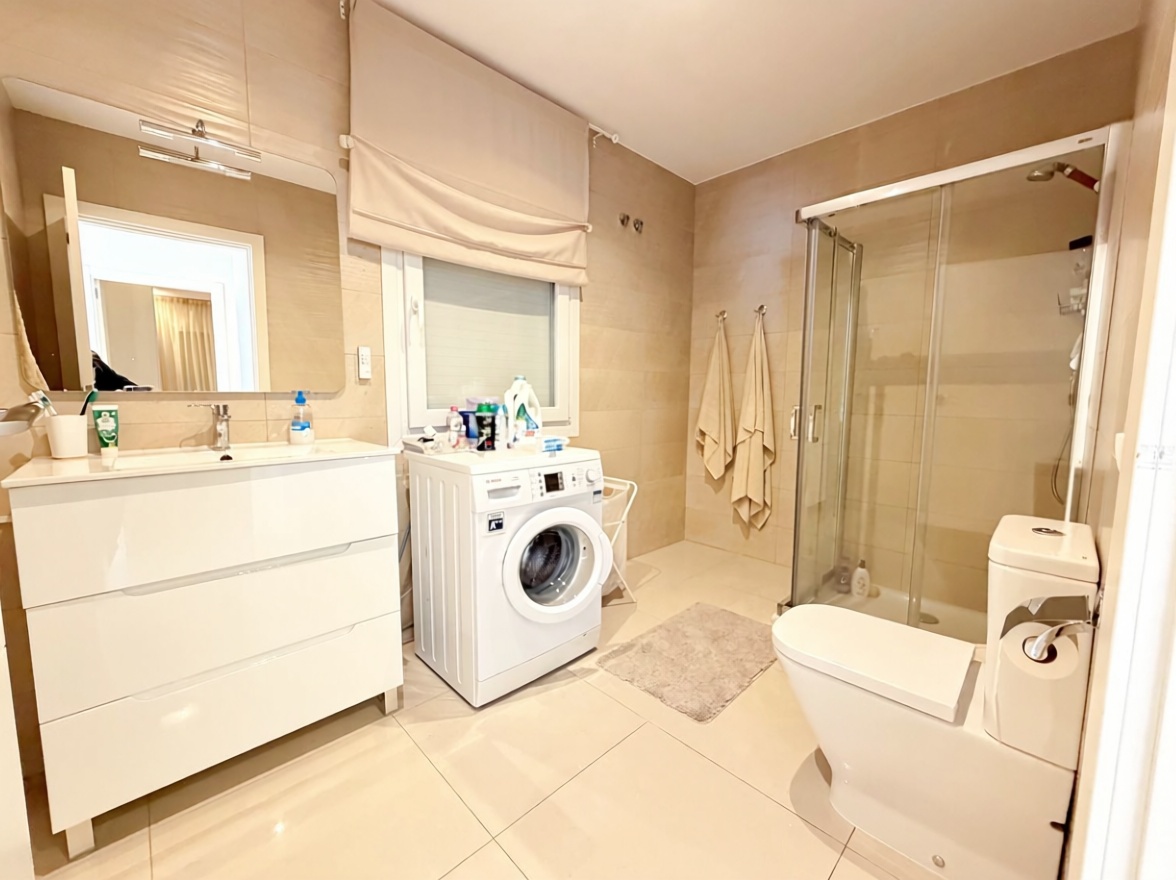 Chalet en venta con acceso directo a la playa en Santa Margalida — Baño