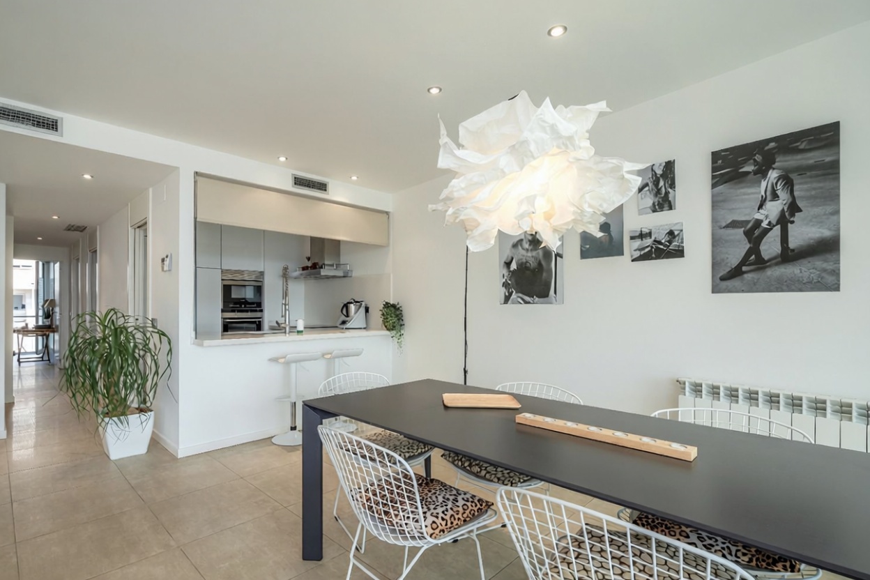 Apartamento à venda pé na areia em Roses — Cozinha