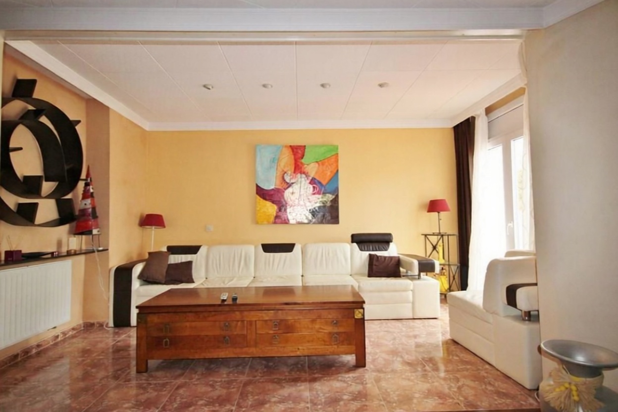 Chalet à vendre avec accès direct à la plage à Santa Margalida — Séjour