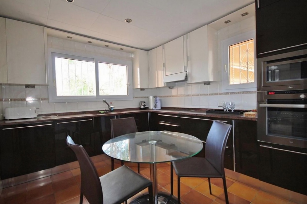 Chalet à vendre avec accès direct à la plage à Santa Margalida — Cuisine