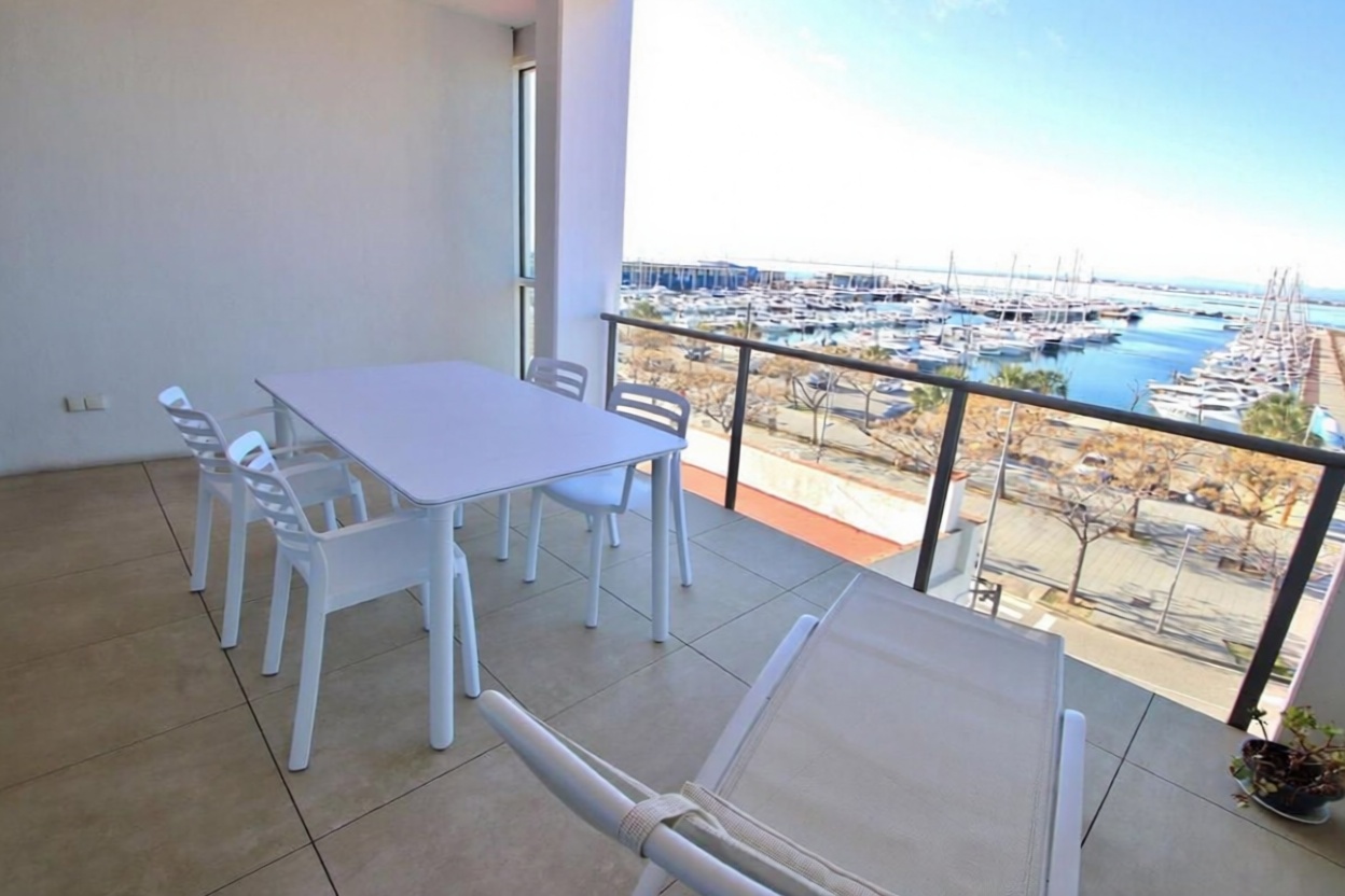 Wohnung zum Verkauf in direkter Strandlage in Roses — Meerterrasse