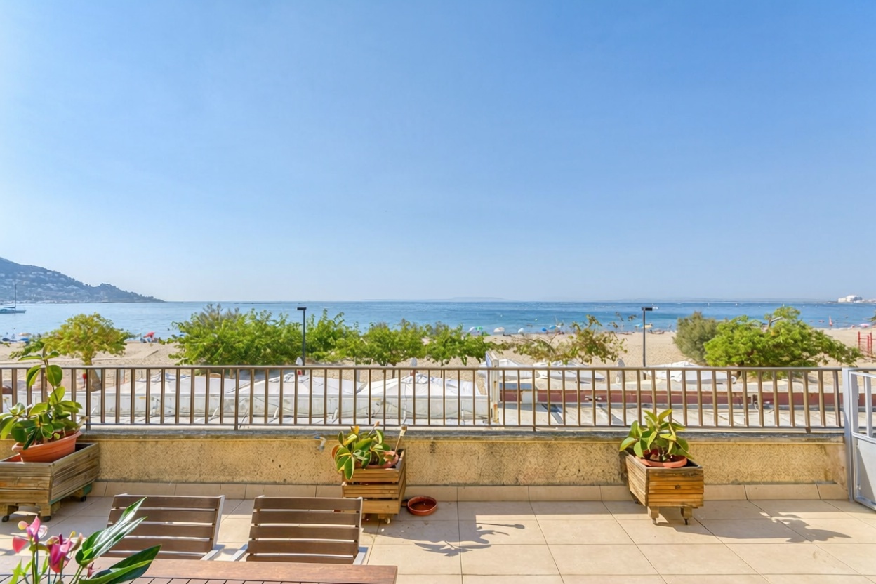Piso en venta en primera línea de playa en Roses