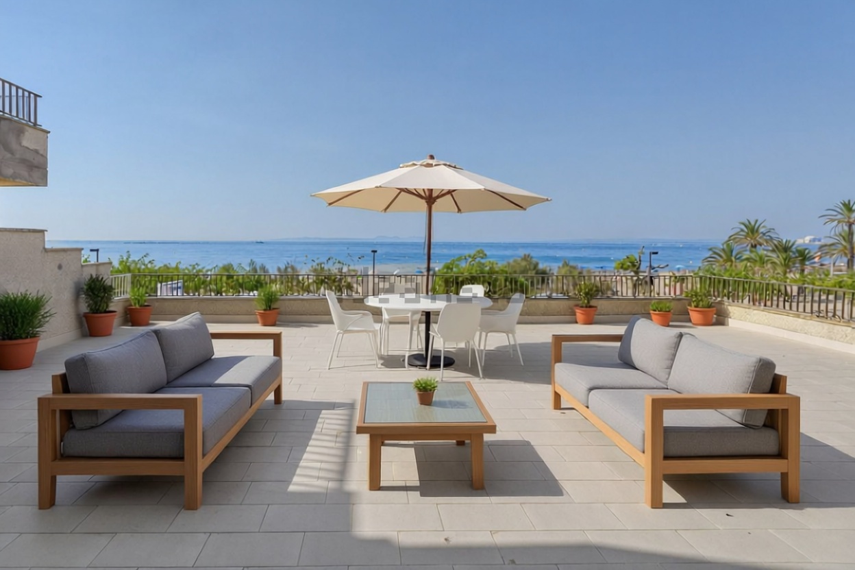 Piso en venta en primera línea de playa en Roses — Terraza mar
