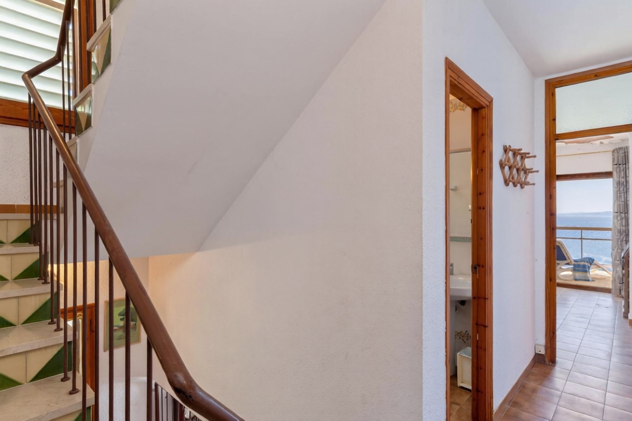 Chalet en venta con acceso directo a la playa en Roses — Dormitorio