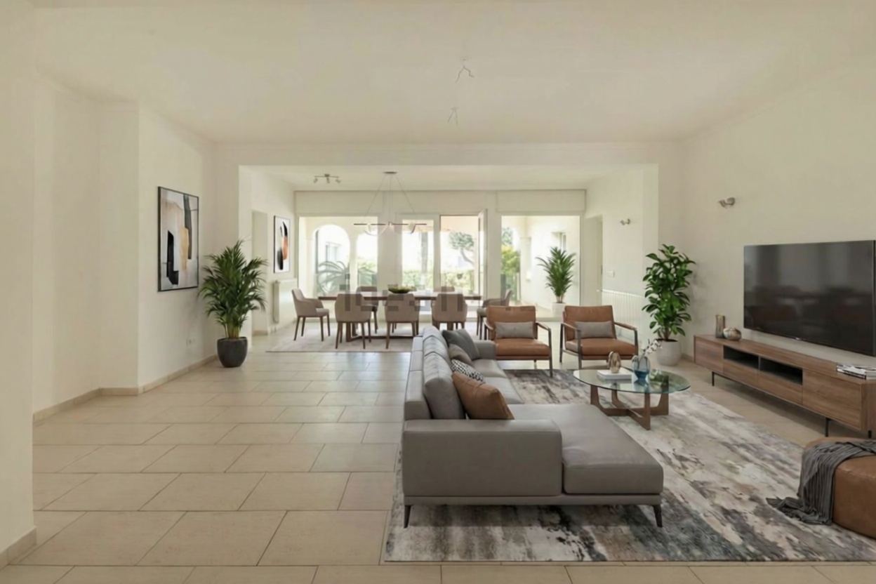 Chalet en venta con acceso directo a la playa en Empuriabrava — Salón