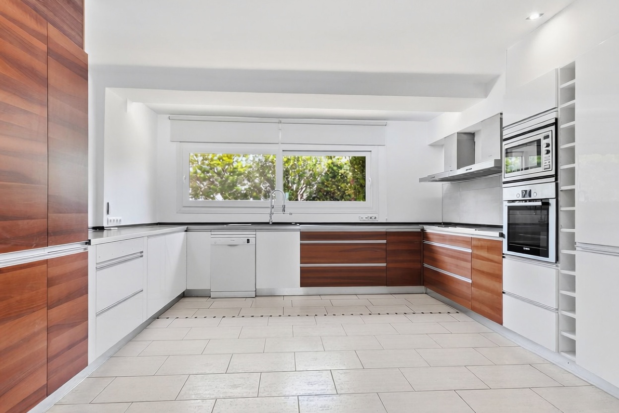 Chalet en venta con acceso directo a la playa en Empuriabrava — Cocina