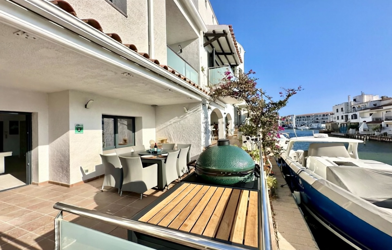 Chalet en venta con acceso directo a la playa en Empuriabrava