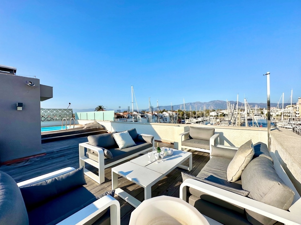 Chalet zum Verkauf mit direktem Strandzugang in Empuriabrava