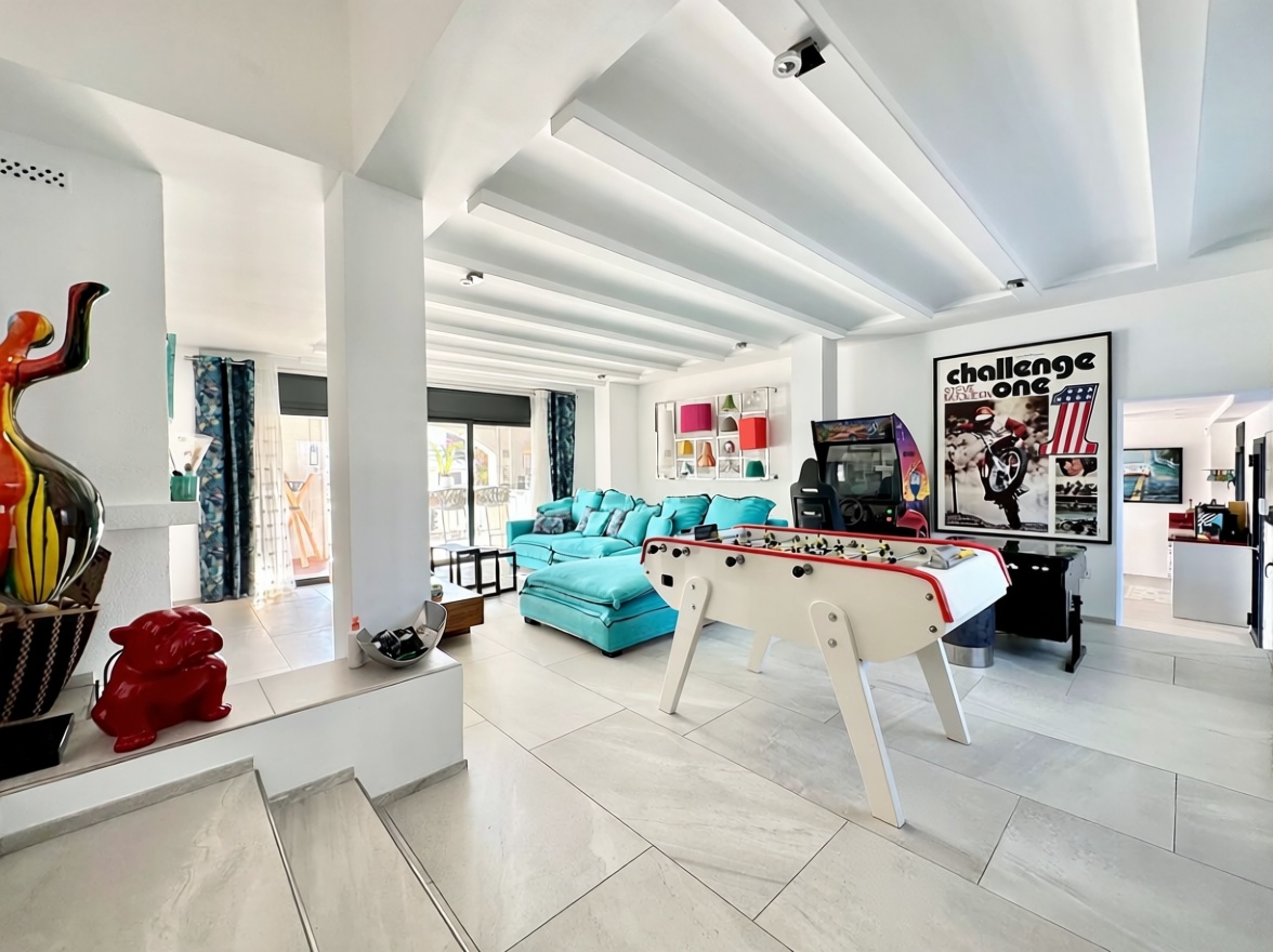 Chalet zum Verkauf mit direktem Strandzugang in Empuriabrava — Wohnzimmer