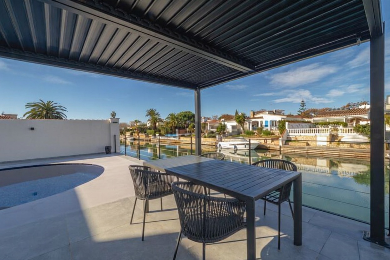 Chalet zum Verkauf mit direktem Strandzugang in Empuriabrava
