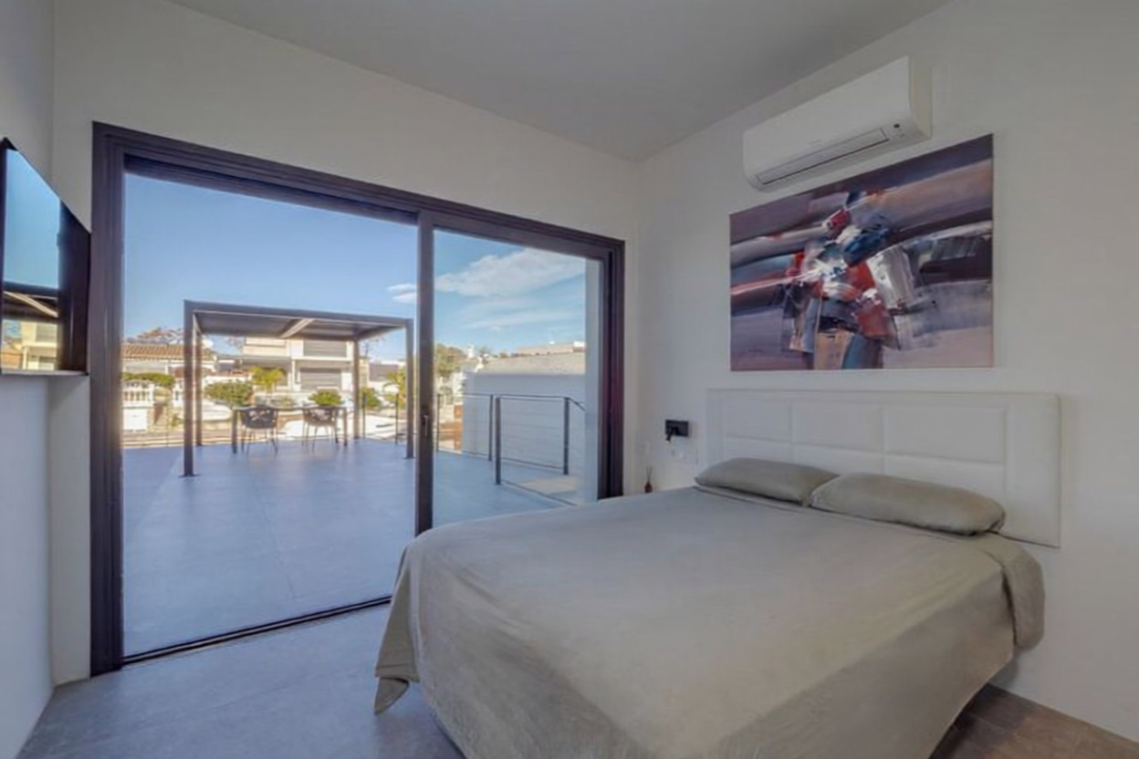 Chalet zum Verkauf mit direktem Strandzugang in Empuriabrava — Schlafzimmer