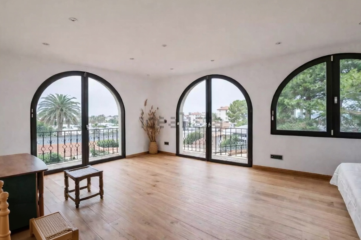Chalet zum Verkauf mit direktem Strandzugang in Empuriabrava — Schlafzimmer