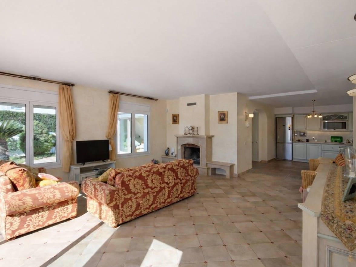 Chalet zum Verkauf mit direktem Strandzugang in Empuriabrava — Wohnzimmer