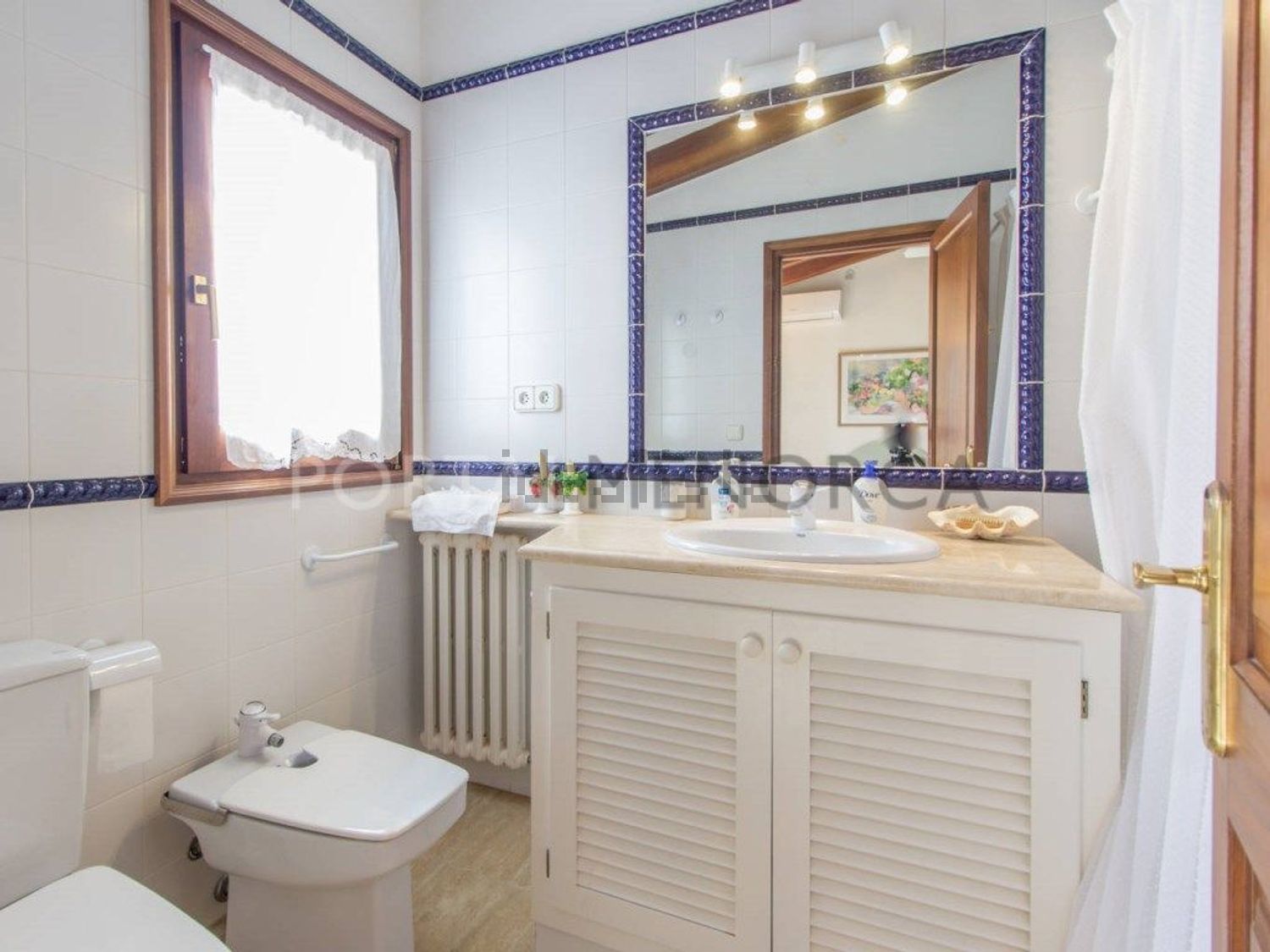 Chalet with direct beach access in Mallorca, Balears (Illes) — Bathroom
