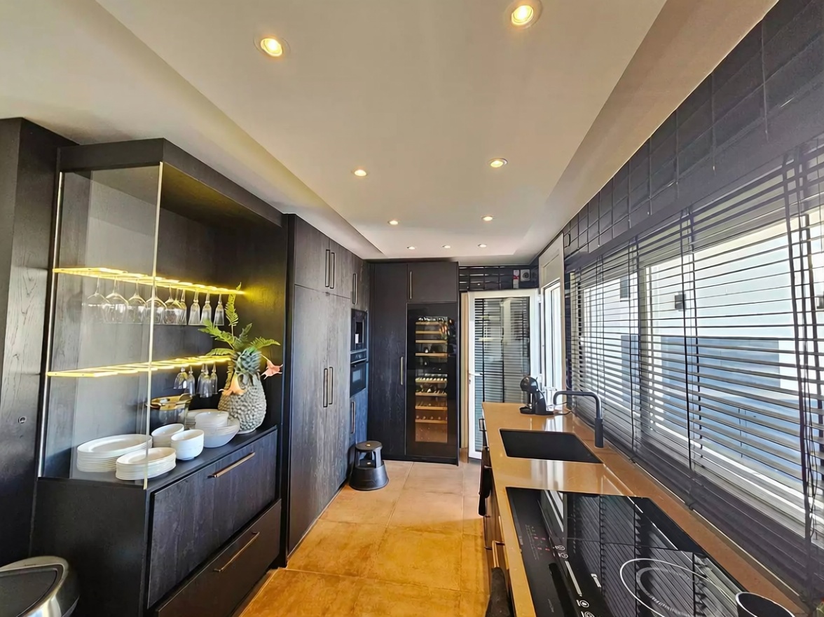 Chalet zum Verkauf mit direktem Strandzugang in Empuriabrava — Bad