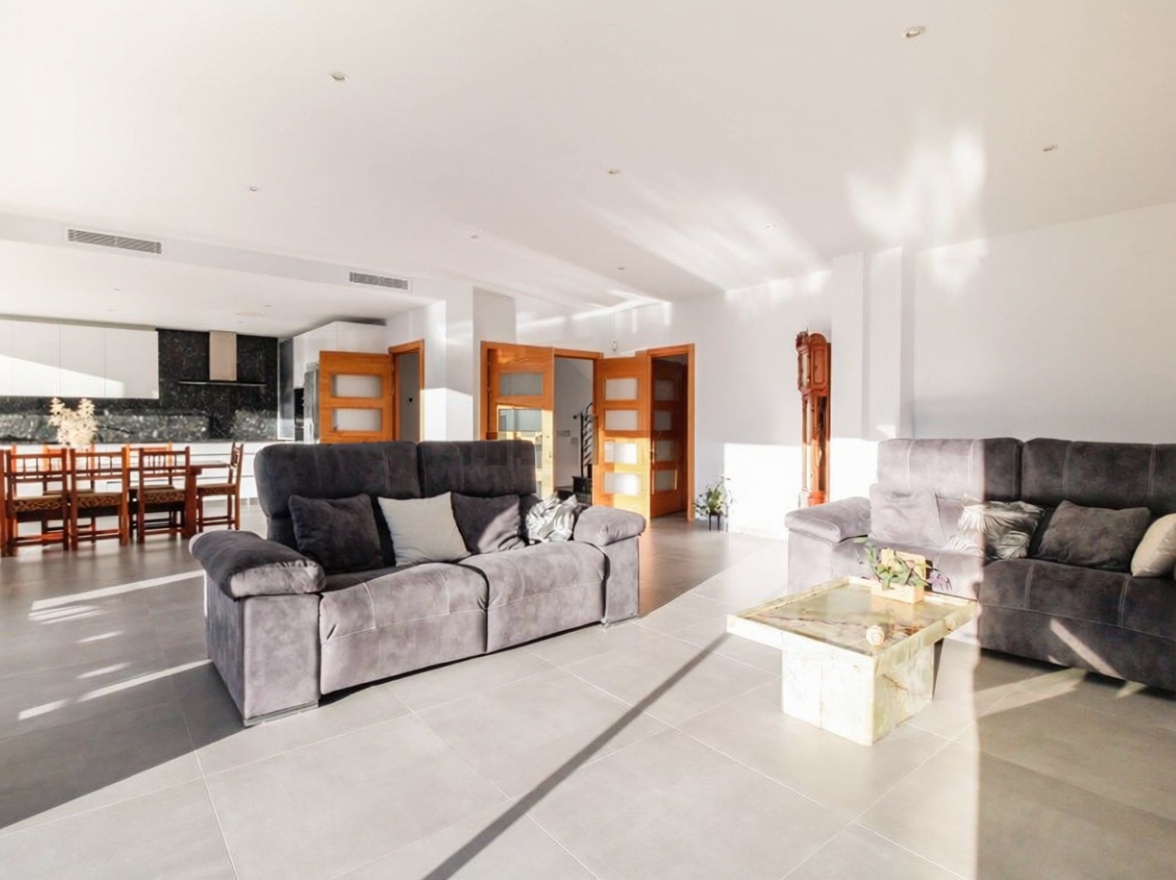 Chalet zum Verkauf mit direktem Strandzugang in Empuriabrava — Wohnzimmer