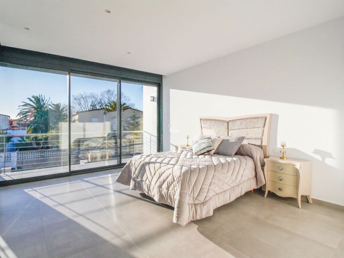 Chalet zum Verkauf mit direktem Strandzugang in Empuriabrava — Schlafzimmer
