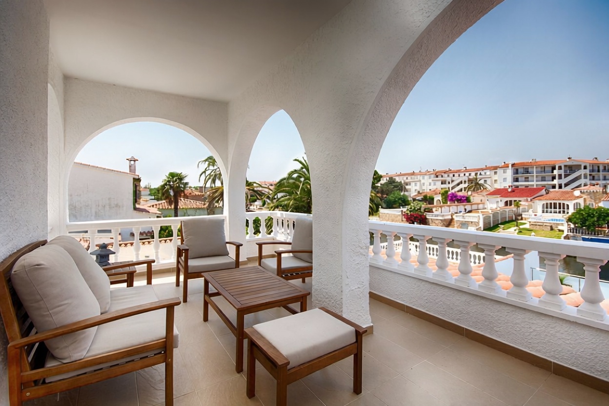 Chalet zum Verkauf mit direktem Strandzugang in Empuriabrava