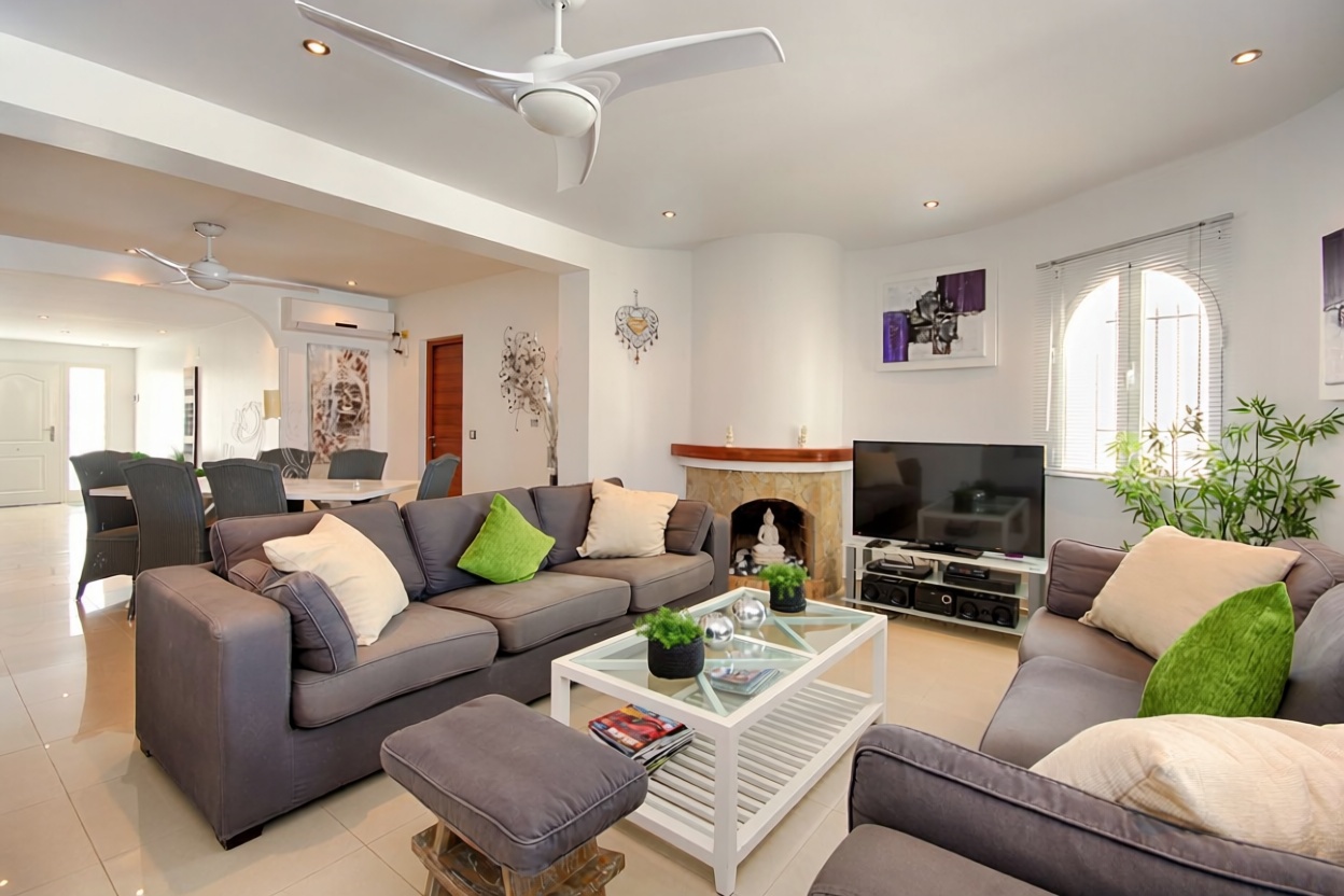 Chalet zum Verkauf mit direktem Strandzugang in Empuriabrava — Wohnzimmer