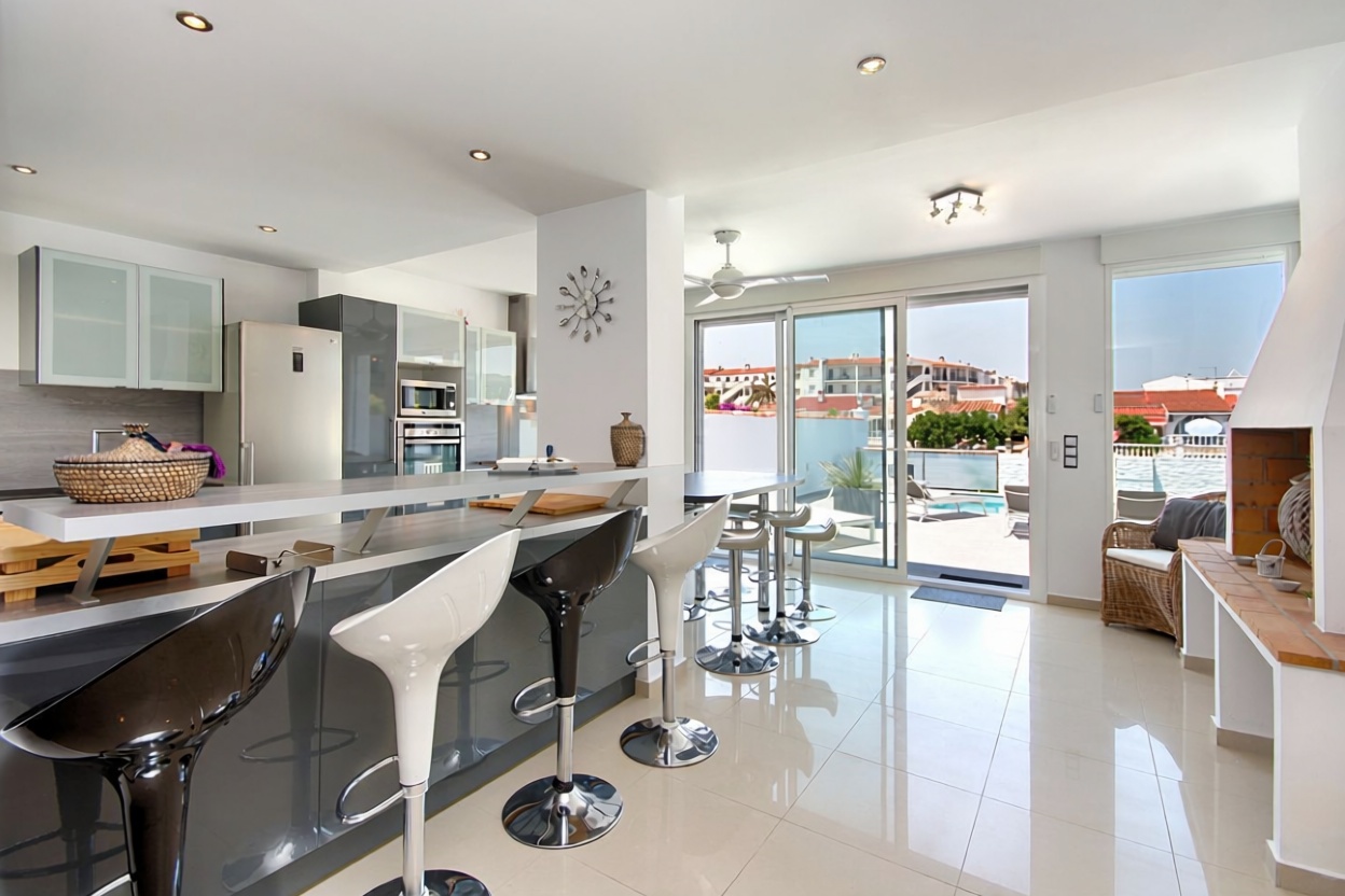 Chalet zum Verkauf mit direktem Strandzugang in Empuriabrava — Küche