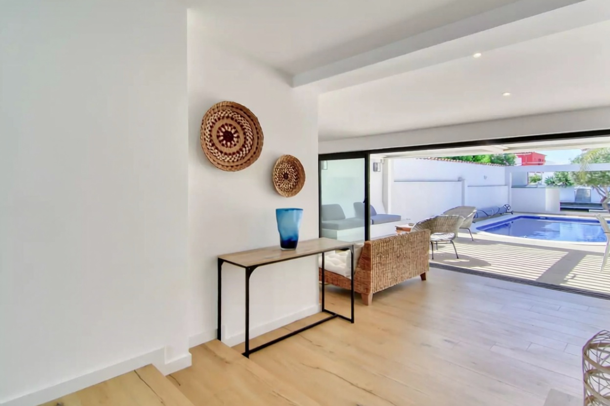 Chalet zum Verkauf mit direktem Strandzugang in Empuriabrava — Wohnzimmer